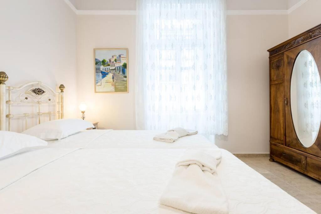 Neoclassical Apartment With 2 Bedrooms In بيرايوس المظهر الخارجي الصورة