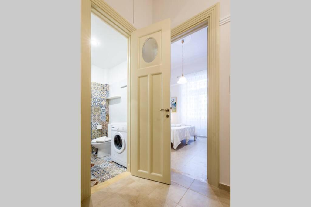 Neoclassical Apartment With 2 Bedrooms In بيرايوس المظهر الخارجي الصورة