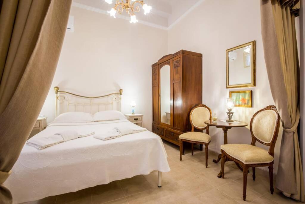 Neoclassical Apartment With 2 Bedrooms In بيرايوس المظهر الخارجي الصورة