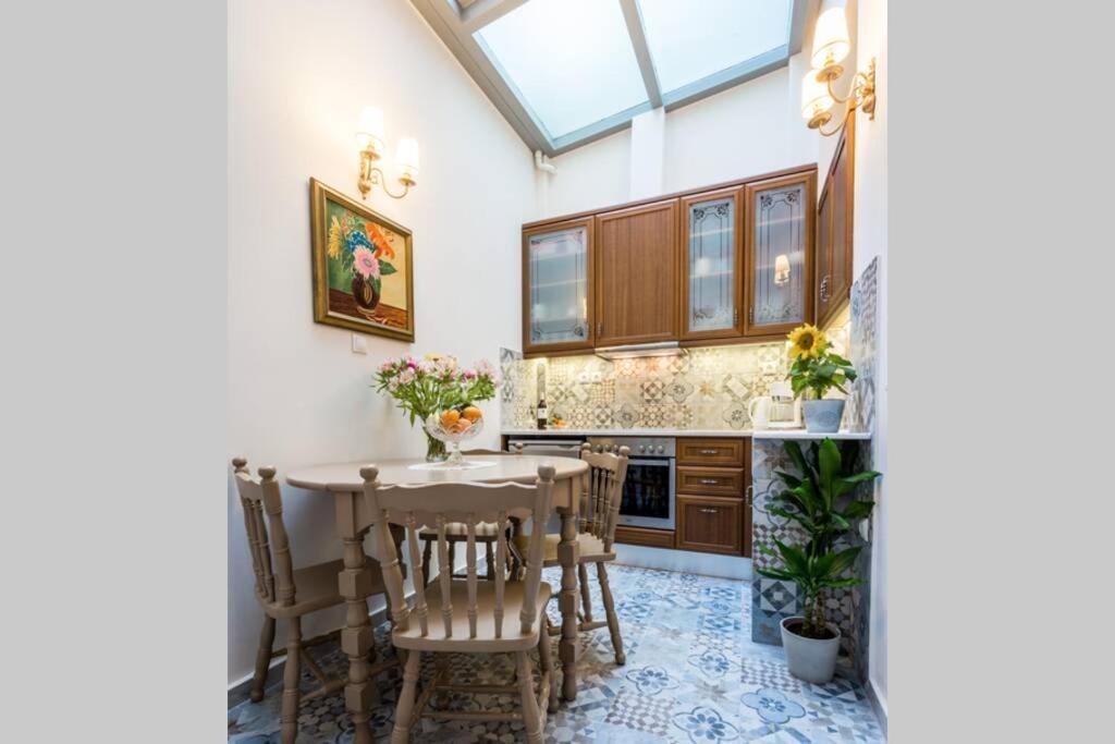 Neoclassical Apartment With 2 Bedrooms In بيرايوس المظهر الخارجي الصورة