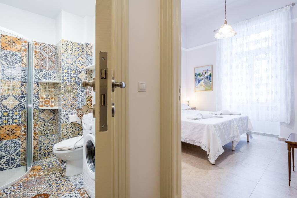 Neoclassical Apartment With 2 Bedrooms In بيرايوس المظهر الخارجي الصورة