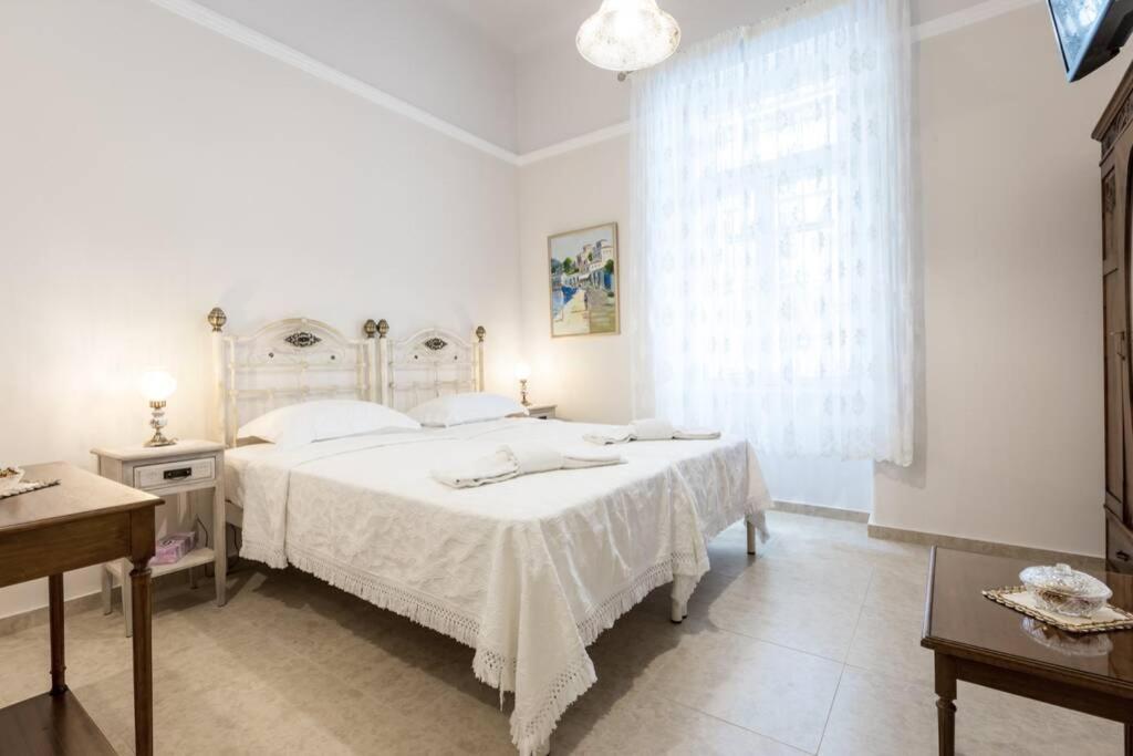 Neoclassical Apartment With 2 Bedrooms In بيرايوس المظهر الخارجي الصورة