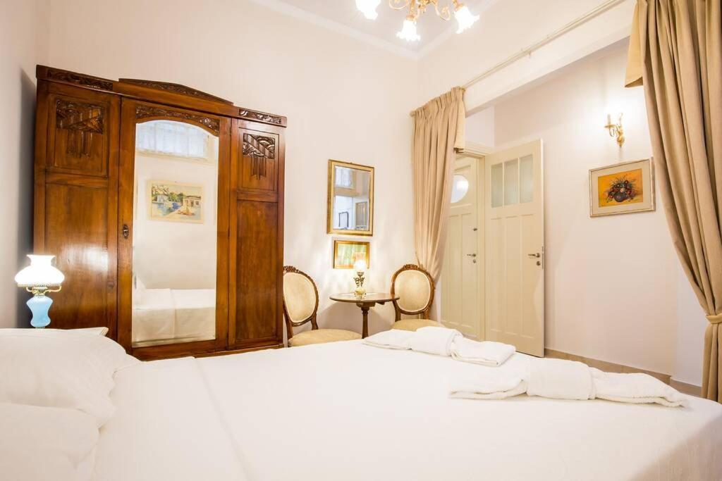 Neoclassical Apartment With 2 Bedrooms In بيرايوس المظهر الخارجي الصورة